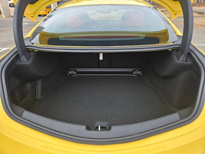 메르세데스 AMG CLE 53 쿠페의 트렁크 공간. /김지환 기자