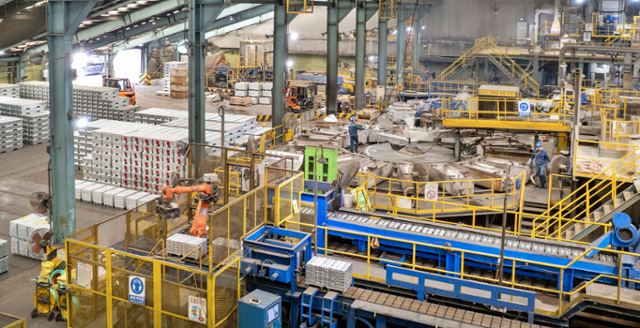 5일 울산 울주군 고려아연 온산제련소 2공장에서 자동화 공정으로 제품이 생산되고 있다. 고려아연 제공