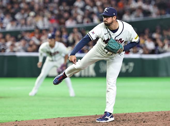 데인 더닝이 8일 일본 도쿄돔에서 열린 2026 WBC 조별리그 C조 3차전 대한민국과 대만의 경기에서 7회초 역투하고 있다. 연합뉴스