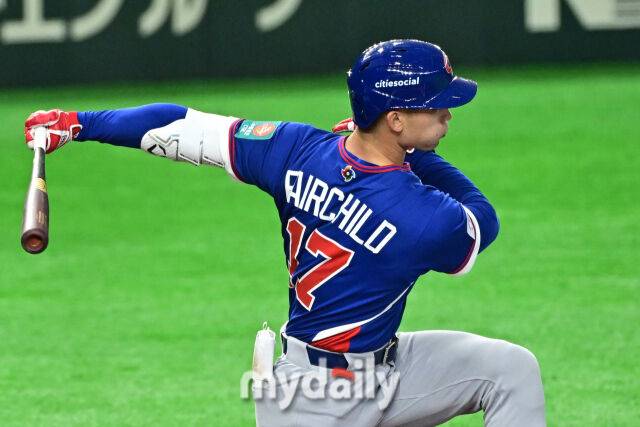 7일 일본 도쿄돔에서 열린 2026 월드 베이스볼 클래식(WBC) 조별리그 체코-대만 경기. 대만 페어차일드가 타격을 하고 있다./도쿄(일본)=한혁승 기자