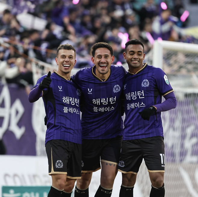 FC안양 아일톤(오른쪽). FC안양 제공