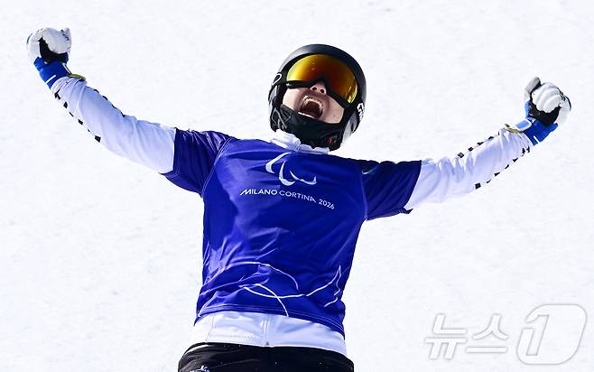 8일(한국시간) 이탈리아 코르티나 파라 스노보드 파크 에서 열린 2026 밀라노·코르티나담페초 동계 패럴림픽 스노보드 남자 크로스에 출전한 이제혁이 동메달을 확보한 후 환호하고 있다. (대한장애인체육회 제공. 재판매 및 DB 금지) 2026.3.9 ⓒ 뉴스1