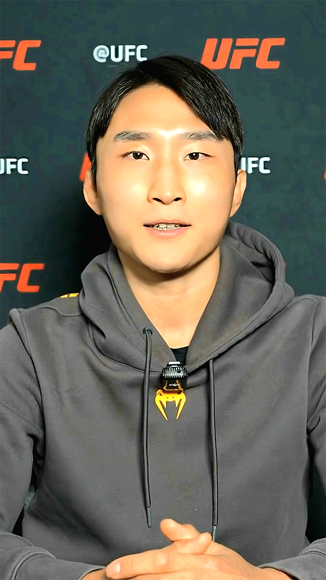 ‘코리안 타이거’ 이정영이 2026년 3월 미국 네바다주 메타 에이펙스에서 UFC 326 파이트 위크 인터뷰를 하고 있다. 사진=TKO