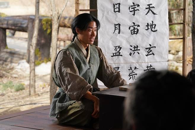 장항준 감독의 영화 ‘왕과 사는 남자’에서 엄태산 역을 맡은 배우 김민의 출연장면. 사진 ㈜쇼박스