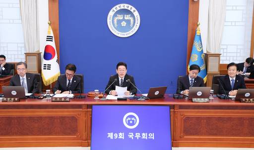 이재명 대통령이 10일 청와대에서 열린 국무회의에서 발언하고 있다. /연합뉴스