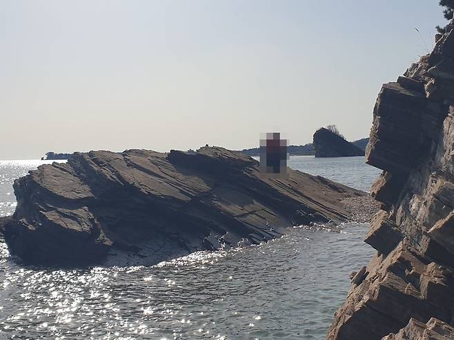 3일 오후 인천 영흥도 노가리 해변의 해식동굴 인근에서 고립된 20~30대 여성 2명이 구조됐다. 인천해양경찰서