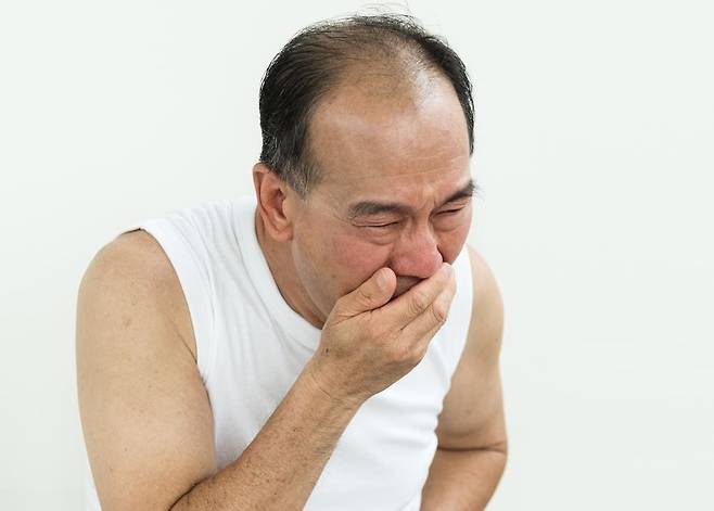 20여 년간 지속된 난치성 딸꾹질로 고통받은 50대 남성의 사례가 보고됐다. /사진=게티이미지뱅크