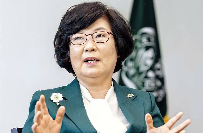 올해 창립 140주년을 맞은 이화여대 이향숙 총장이 본지 인터뷰에서 “연구·교육·행정·재정·브랜드 가치를 중심으로 혁신을 본격화해 글로벌 명문대로 도약하겠다”고 했다./김지호 기자