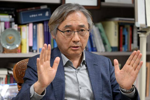 박찬운 한양대 법학전문대학원 교수가 10일 서울 성동구 한양대 연구실에서 본보와 인터뷰하고 있다. 박지연 인턴기자