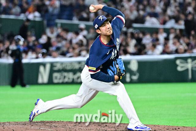 7일 일본 도쿄돔에서 열린 2026 월드 베이스볼 클래식(WBC) 조별리그 한국-일본 경기.손주영이 5회말 마운드에 올라 힘차게 투구하고 있다./도쿄(일본)=한혁승 기자