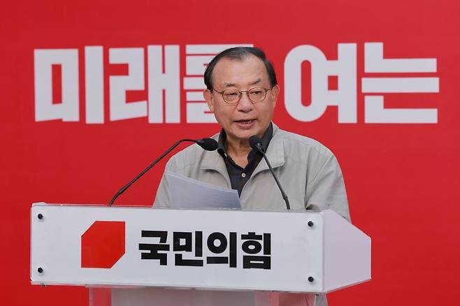 이정현 국민의힘 공천관리위원장이 11일 서울 영등포구 여의도 중앙당사에서 공천 심사 결과와 일정 등을 발표하고 있다. ⓒ 연합뉴스