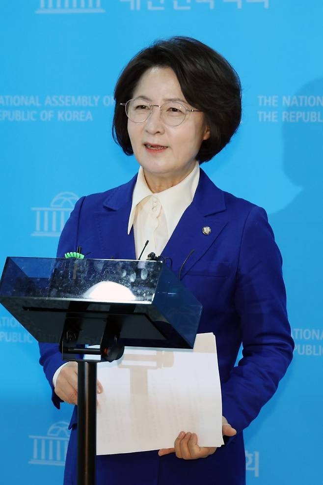 더불어민주당 추미애 의원이 12일 국회에서 제9회 전국동시지방선거 경기도지사 후보 출마 선언을 하고 있다. 사진=서동일 기자