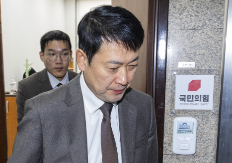 오세훈과 '절윤' 놓고 기싸움, 굳은 표정의 장동혁 대표/출처:연합뉴스