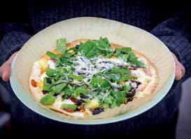 돌산갓을 넣어 만든 갓피자.