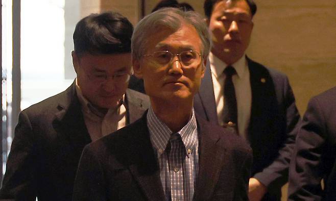 조희대 대법원장이 12일 충북 제천의 한 리조트에서 열린 전국 법원장 간담회 뒤 마련된 만찬장으로 들어서고 있다. 연합뉴스