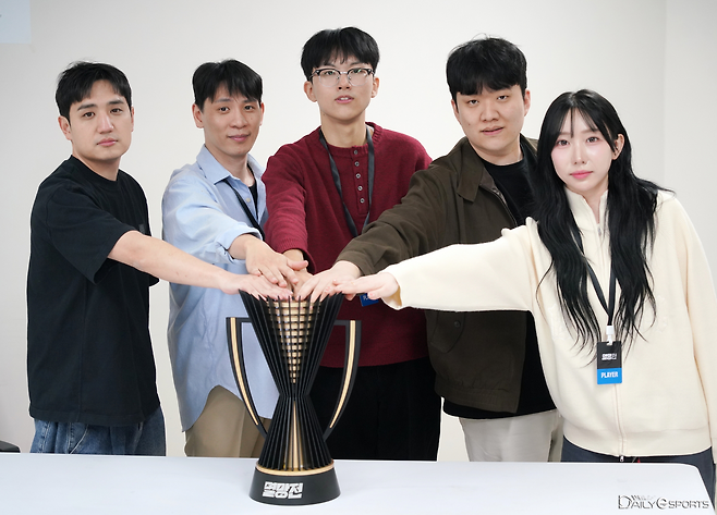 '숲 LoL 멸망전' 시즌1서 우승을 차지한 알아할게 선수들.