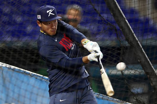 대한민국 야구 대표팀 안현민이 월드베이스볼클래식(WBC) 준준결승을 하루 앞둔 12일(현지시간) 미국 플로리다주 마이애미 론디포파크에서 타격 훈련을 하고 있다. 사진 | 안현민