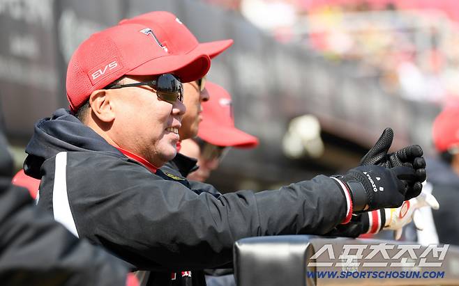김태형 호투에 미소 지었던 이범호 감독.