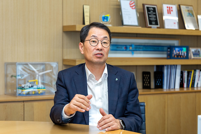 김영기 HD현대일렉트릭 사장이 매일경제와 인터뷰에서 “다양한 제품 포트폴리오, 업계 최고의 납기준수율, 서비스로 차별화된 경쟁력을 선보이겠다”고 말했다. HD현대일렉트릭