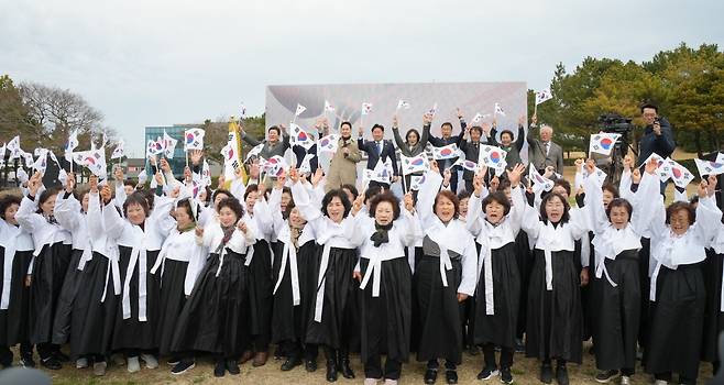 15일 제주시 구좌읍 해녀박물관 야외 광장에서 제94주년 제주해녀항일운동 기념식이 열렸다.