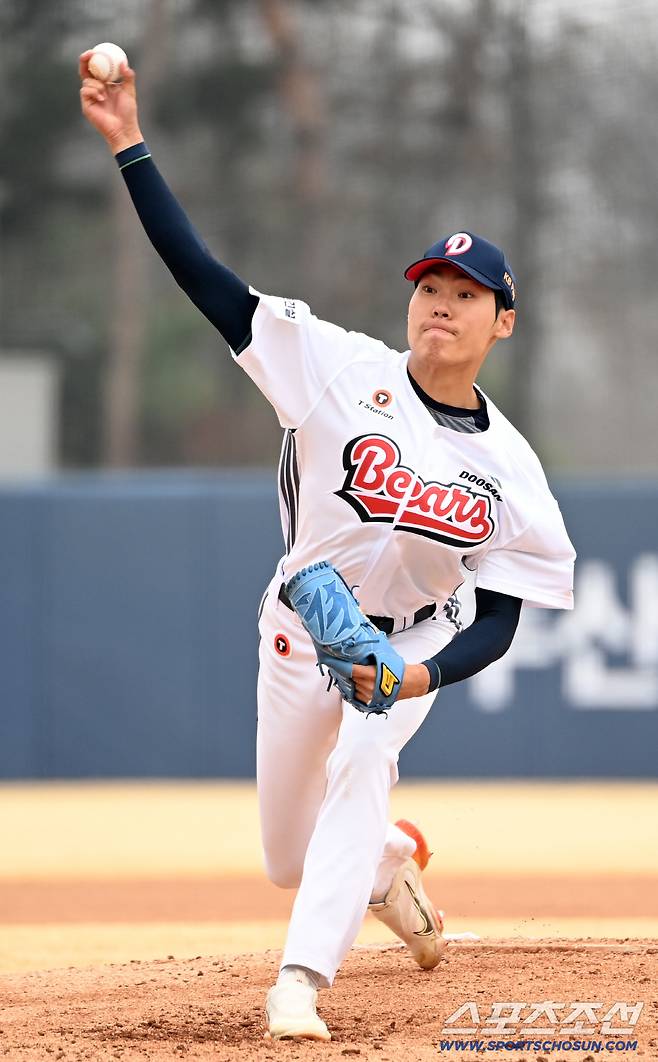 15일 이천베어스파크에서 열린 삼성과 두산의 시범경기. 두산 윤태호가 역투하고 있다. 이천=허상욱 기자wook@sportschosun.com/2026.03.15/