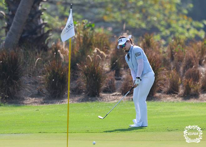 임진영 리쥬란 챔피언십 3R 1번홀 칩샷