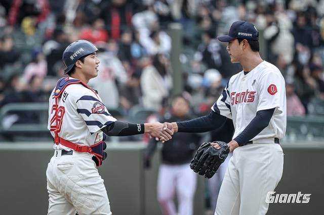 윤성빈과 손성빈. 사진=롯데 제공