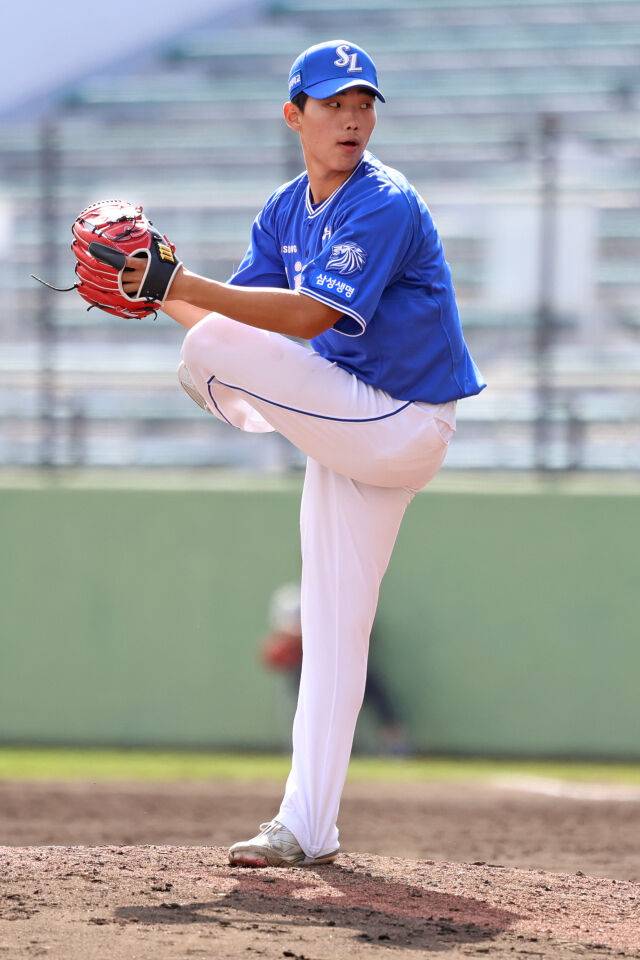 홍승원의 독특한 키킹 동작./삼성 라이온즈