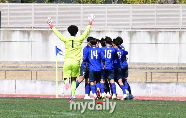득점한 뒤 기뻐하는 일본 선수들. /웨이브 스타디움 가리야(일본 나고야)=유진형 기자