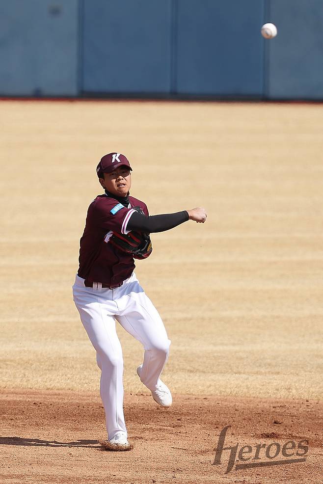 키움 어준서는 지난해 주전 유격수를 맡은 경험을 토대로 한 단계 더 성장하려 한다. 사진제공|키움 히어로즈