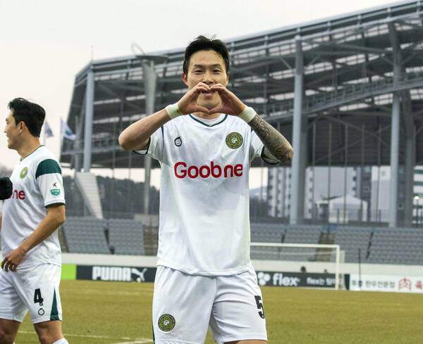 '2연승 질주' 김포FC, 두번째 득점을 한 박동진 모습.(사진제공=김포FC)