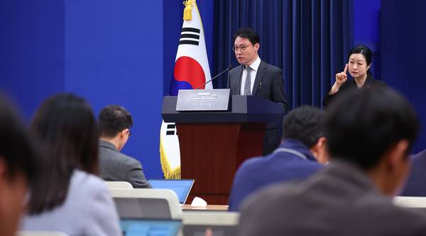 이규연 청와대 홍보소통수석이 16일 청와대 춘추관에서 스토킹 범죄 대응 관련 브리핑을 하고 있다. 2026.3.16 /연합뉴스