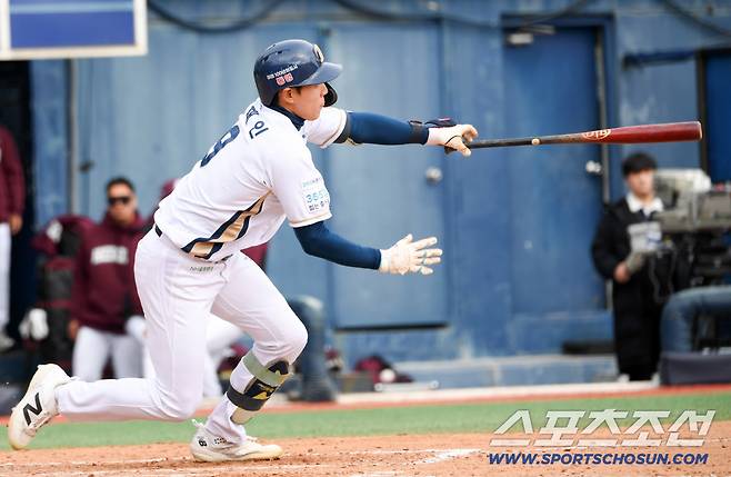 신재인은 이틀 연속 리드오프 초구 홈런을 기록할 뻔했다.