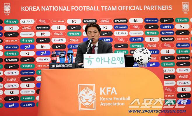 남자축구 국가대표팀 3월 유럽 원정 평가전 명단 발표 기자회견이 16일 천안 코리아풋볼파크에서 열렸다. 홍명보 감독이 명단을 발표하고 있다. 천안=박재만 기자 pjm@sportschosun.com/2026.03.16/