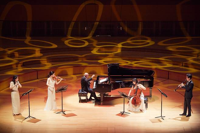지난 2023년 6월 2일 롯데콘서트홀에서 진행된 피아니스트 유키 구라모토의 공연 모습. Studio Bob제공