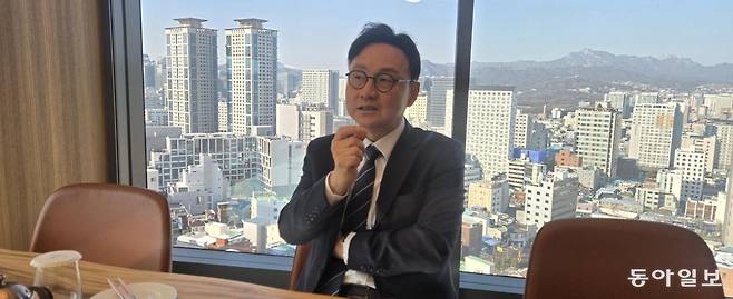 조정욱 앰배서더 서울 풀만 대표는 호텔 경영의 핵심인 ‘디테일’을 완성하려면 빠르게 실행과 수정을 반복하는 ‘진화적 완벽주의’를 시도해야 한다고 강조했다. 백상경 기자 baek@donga.com