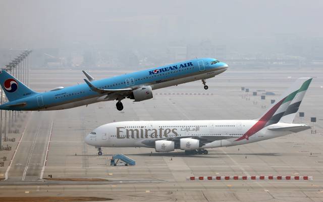 인천공항 전망대에서 바라본 인천국제공항 활주로의 16일 모습. 연합뉴스.