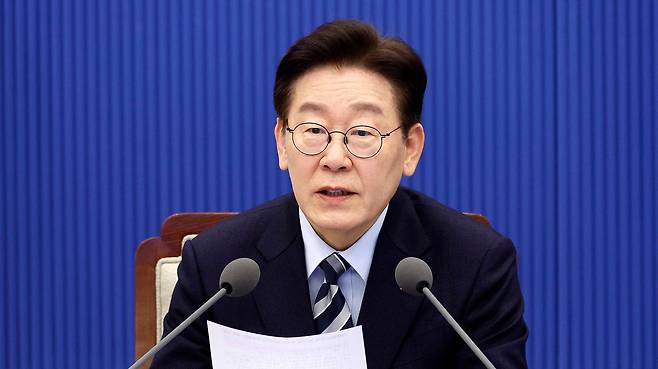 이재명 대통령이 지난 12일 청와대에서 열린 수석·보좌관 회의에서 발언하고 있다. 연합뉴스