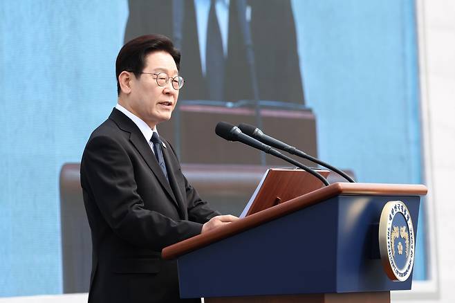 이재명 대통령이 지난 15일 경남 창원시 국립3.15민주묘지에서 열린 제66주년 3.15의거 기념식에서 기념사를 하고 있다. 청와대사진기자단