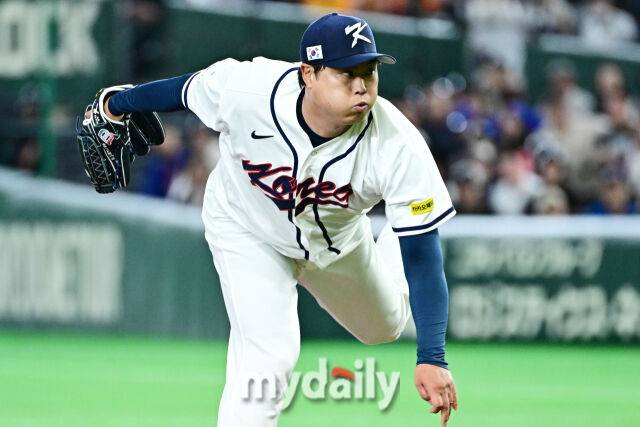 8일 일본 도쿄돔에서 열린 2026 월드 베이스볼 클래식(WBC) 조별리그 한국-대만 경기. 류현진이 선발 투수로 나와 힘차게 투구하고 있다./마이데일리