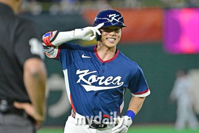 7일 일본 도쿄돔에서 열린 2026 월드 베이스볼 클래식(WBC) 조별리그 한국-일본 경기. 김혜성이 4회초 1사 1루 동점 투런포를 친 후 그라운드를 돌고 있다./마이데일리