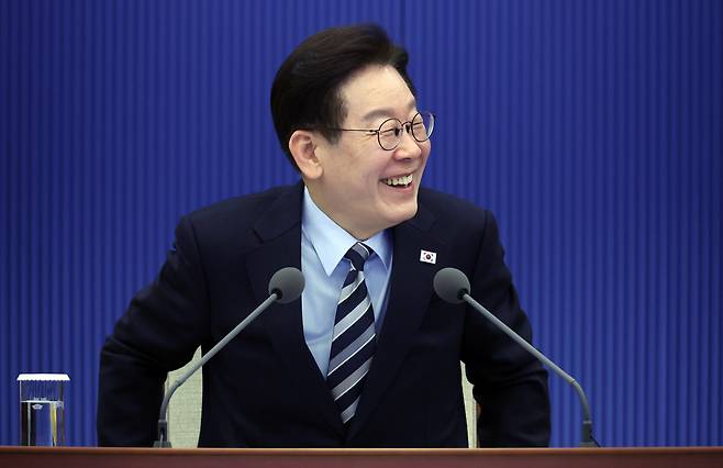 이재명 대통령이 지난 12일 청와대에서 열린 수석보좌관회의에서 발언하고 있다. 연합뉴스