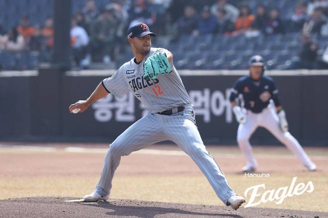 한화 윌켈 에르난데스가 16일 대전한화생명볼파크서 열린 두산과 시범경기서 역투하고 있다. 사진제공|한화 이글스