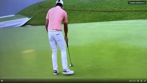 토니 피나우가 지난해 3월 열린 PGA투어 텍사스 칠드런스 휴스턴오픈 도중 약 5㎝ 거리의 퍼트를 실수하고 있다. SNS 캡처