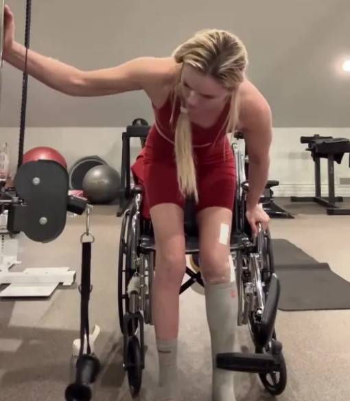 린지 본의 재활 모습. /사진=더선 갈무리