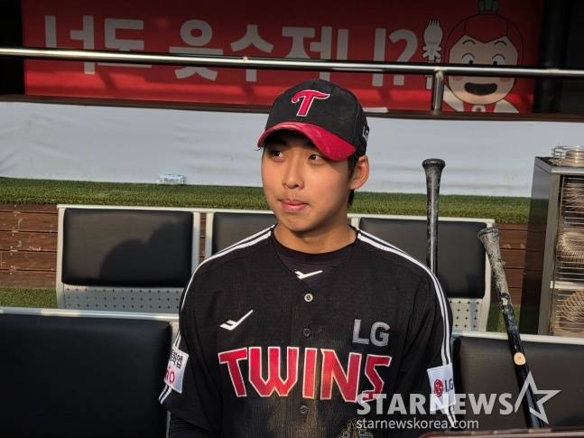 LG 추세현이 16일 수원KT위즈파크에서 열린 2026 KBO 시범경기 KT 위즈전을 승리로 이끈 후 인터뷰하고 있다. /사진=김동윤 기자