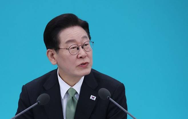 이재명 대통령이 지난 13일 충북 청주 오스코에서 열린 '충북의 마음을 듣다' 타운홀미팅 간담회에서 발언하고 있다. ⓒ연합뉴스