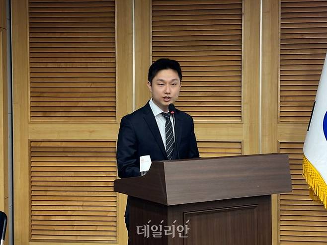 박재일 대한공중보건의사협의회(대공협) 회장이 17일 서울 여의도 국회의원회관에서 열린 토론회에서 주제발표를 하고 있다. ⓒ데일리안 김효경 기자