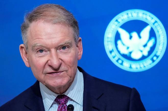 폴 앳킨스 미국 증권거래위원회(SEC) 위원장이 지난해 12월 2일(현지시간) 뉴욕증권거래소(NYSE)에서 연설하고 있다. 로이터 연합