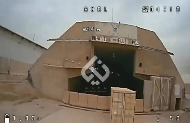 친이란 민병대 카타이브 헤즈볼라가 이라크 바그다드 공항 인근 미군 캠프 빅토리 기지를 드론으로 공격했다. 영상 캡처